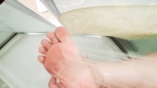 Washing my dirty soles (it tickles)