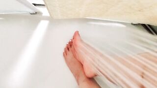 Washing my dirty soles (it tickles)