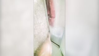 Washing my dirty soles (it tickles)