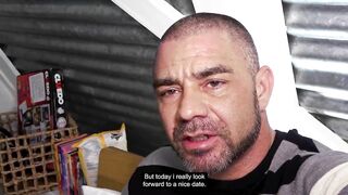 Dutch porn: This chap fucks, she eats chips! Sexybuurvrouw