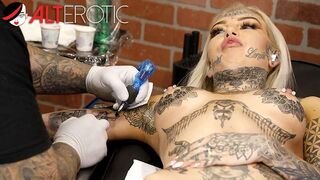 Amber Luke masturbates during the time that getting tattooed