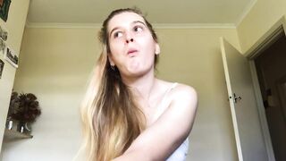 hot beauty eats vegemite scroll