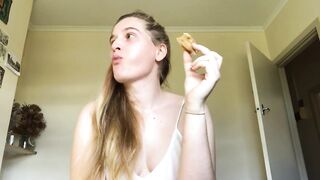 hot beauty eats vegemite scroll