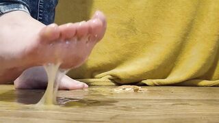 ASMR _ Egg crush ( Bare feet )