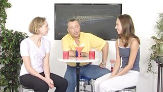 Die 2 Studentinen und der Stecher von nebenan