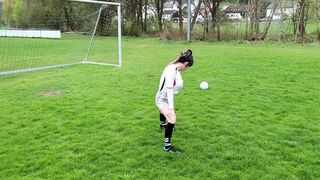 Tranny football slut! After training, it's time for a blow job-job!