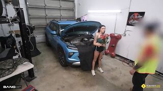 Lexa Jo's Roadside Additional Service: Mechanic Fixes Her Car with Sex