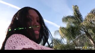 Brazzers - Hawt ebony pornstar Nyomi Banxxx tries booty slam