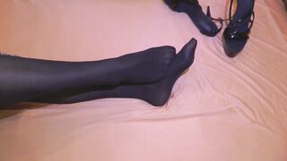 Black shiny pantyhose
