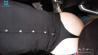Quick sex in the car, with my girlfriend's mother! Strap and hot moans!
