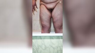 BBW MILF mamma peeing in the shower in slow motion