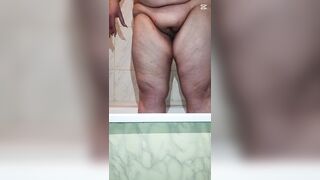 BBW MILF mamma peeing in the shower in slow motion