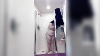 Sexy BBW Floozy Teases in the Shower