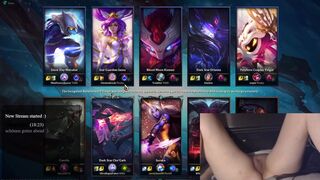 Gal playing League of Legends after over a month break