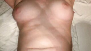 Curvy girlfriend loves anal creampie