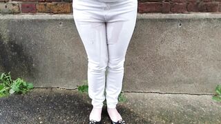 ⭐ I just soaked my pants while saying greetings to my kitty!