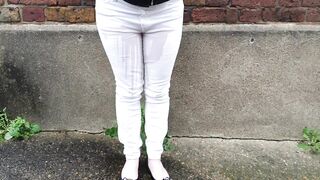 ⭐ I just soaked my pants while saying greetings to my kitty!