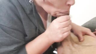 Thicc MILF sucks my huge weenie!