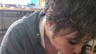Thicc MILF sucks my huge weenie!