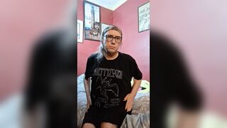 Old Unattractive t-cutie undresses and pleasures self