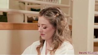 Masseuse River Lynn lets her boss experience nuru massage.The stud can feel her clitoris touching his skin.He fucks her hirsute pussy after having oral job-sex.