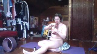 STONER SWEETHEART DOES NUDE YOGA
