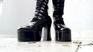 Your mistress craves you, lick my feet