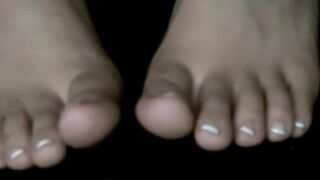 READY FOR CUM! TOEGIRL'S FRENCH PEDICURED TOES