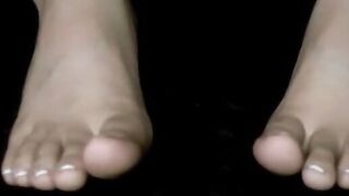 READY FOR CUM! TOEGIRL'S FRENCH PEDICURED TOES