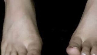 READY FOR CUM! TOEGIRL'S FRENCH PEDICURED TOES