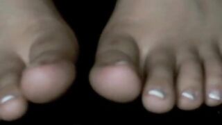 READY FOR CUM! TOEGIRL'S FRENCH PEDICURED TOES