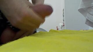 Массаж большого члена с гелем. Оргазм со спермой