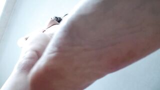 I'm a pretty giantess! Crush you, little creature!