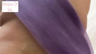 Abdomen and back applying lotion - glimpseofme