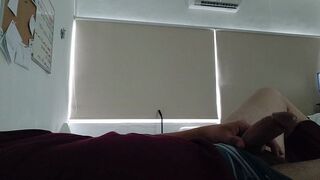 Tocandome en mi cuarto y disfrutandome