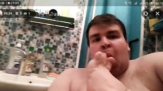 Артем сам себе лижет ноги дрочит ногами сам себе на трансляции self suck autofellatio self footjob
