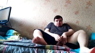 Артем сам себе лижет ноги дрочит ногами сам себе self suck autofellatio self footjob