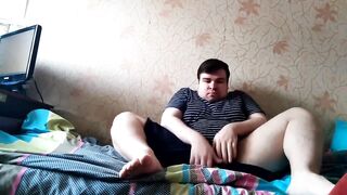Артем сам себе лижет ноги дрочит ногами сам себе self suck autofellatio self footjob