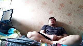 Артем сам себе лижет ноги дрочит ногами сам себе self suck autofellatio self footjob