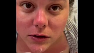 Sunburnt floozy sucks a knob