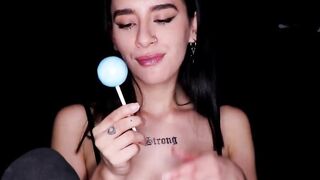 ASMR - CHUPANDO SUCIAMENTE UNA ENORME PALETA