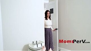 Curvy Stepmom Sent Me Inappropriate Voice Notes - Scarlett Venom, Rion King