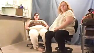 Ssbbw Angie chewing and blowing gum for you
