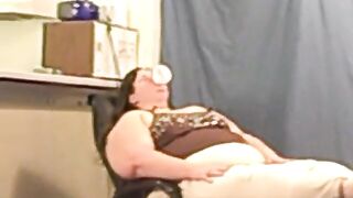Ssbbw Angie chewing and blowing gum for you