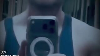 Los amigos de este heterosexual han descubierto que es prostituto gay... todo un problema para su supuesta masculinidad