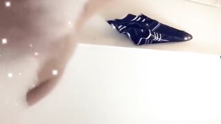 Bath Twerk after sneaky link