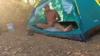 We had a picnic while out hiking and had sex—this chap was pounding my arsehole hard