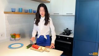 Katty West Teaches Neighbor How to Make Salad but His Dong Gets Hard - Anal Sex