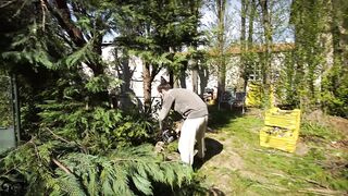 In cerca di TRONCHI DURI da segare!?(sesso amatoriale nel bosco)