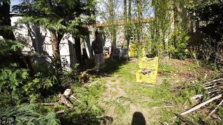 In cerca di TRONCHI DURI da segare!?(sesso amatoriale nel bosco)
